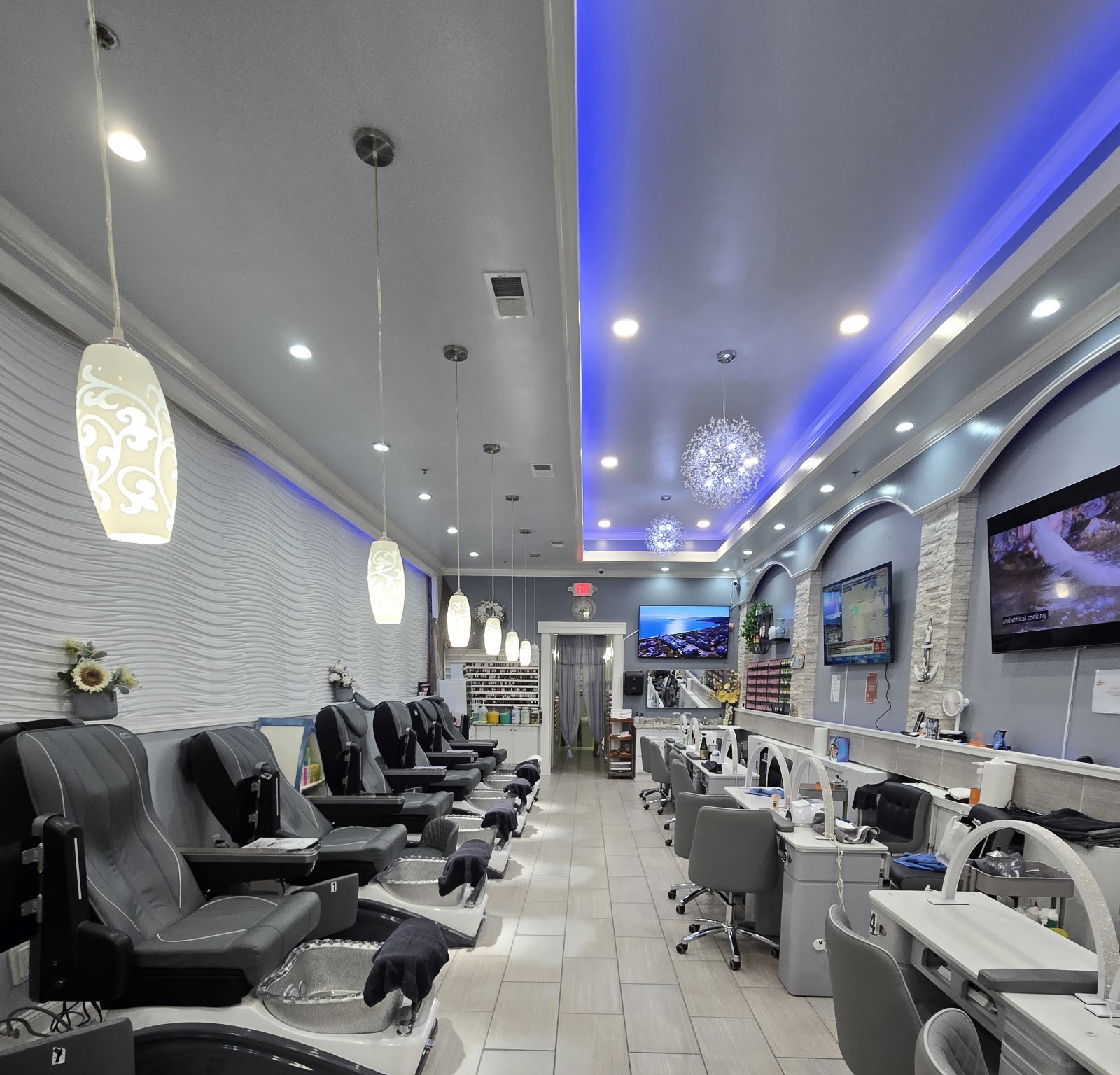 J K Nails & Spa logo